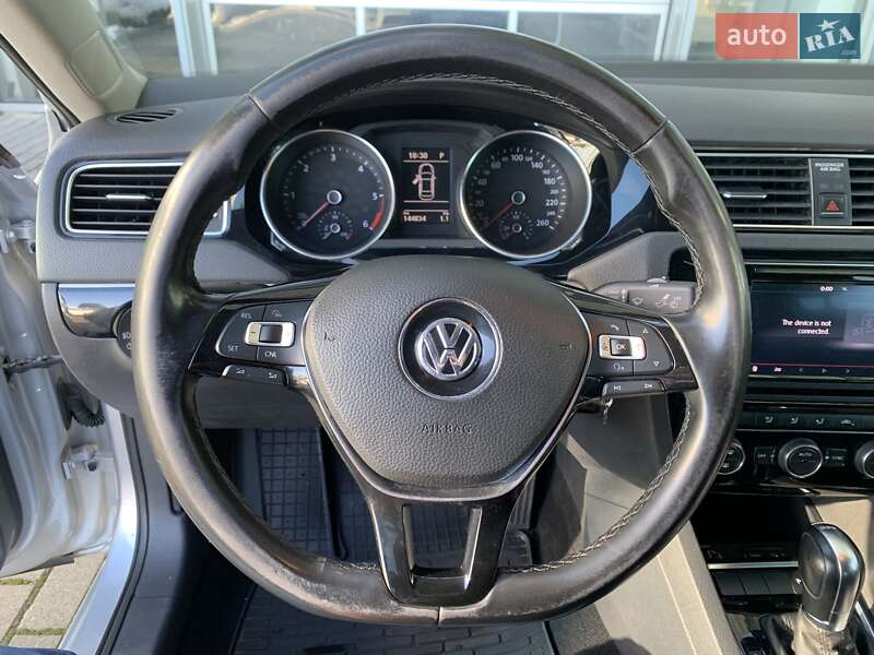 Седан Volkswagen Jetta 2016 в Львові