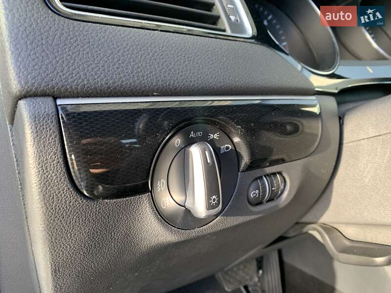 Седан Volkswagen Jetta 2016 в Львові