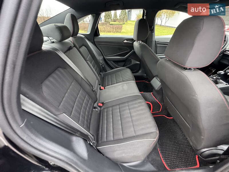 Седан Volkswagen Jetta 2018 в Киеве