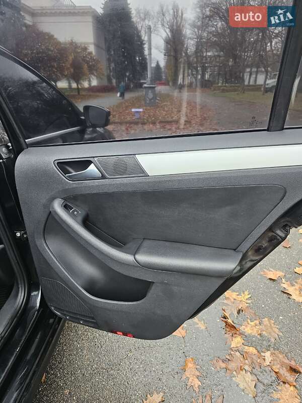 Седан Volkswagen Jetta 2013 в Києві