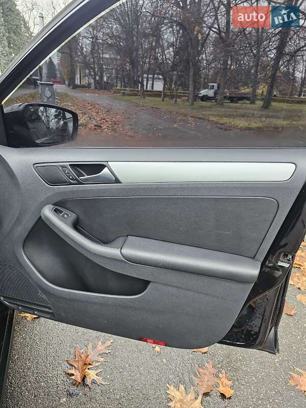 Седан Volkswagen Jetta 2013 в Києві