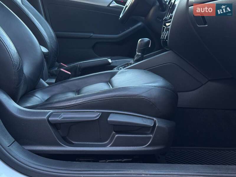 Седан Volkswagen Jetta 2017 в Ровно фото 69 Седан Volkswagen Jetta 2017 в Ровно