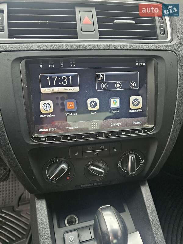 Седан Volkswagen Jetta 2013 в Києві