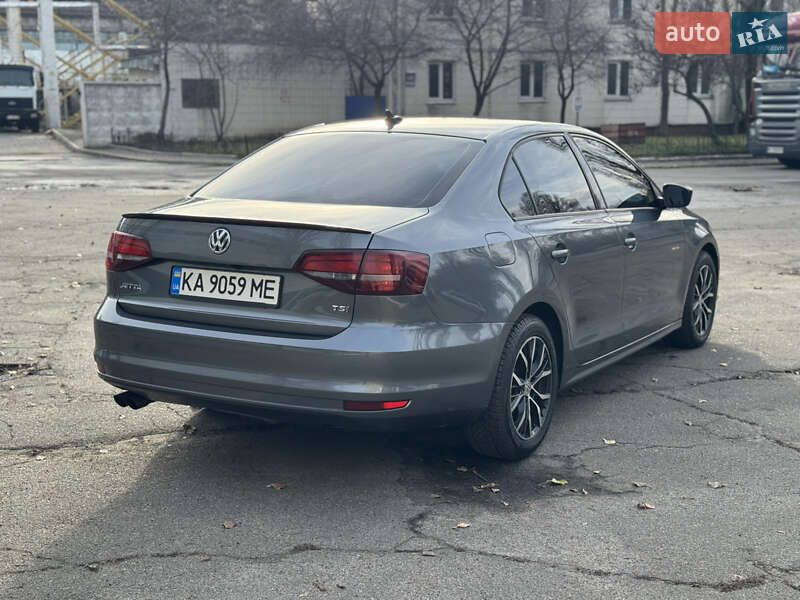 Седан Volkswagen Jetta 2016 в Киеве