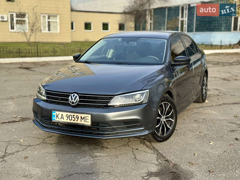 Седан Volkswagen Jetta 2016 в Киеве
