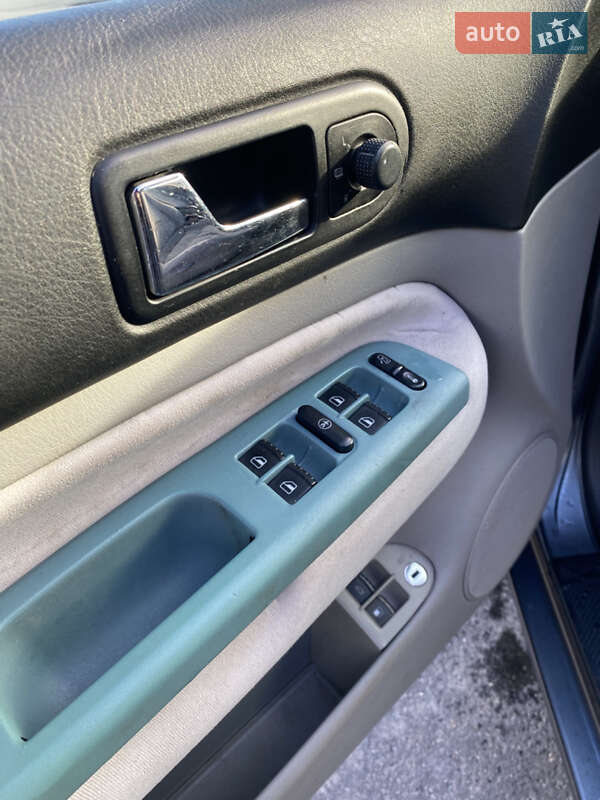 Седан Volkswagen Jetta 2003 в Чернігові