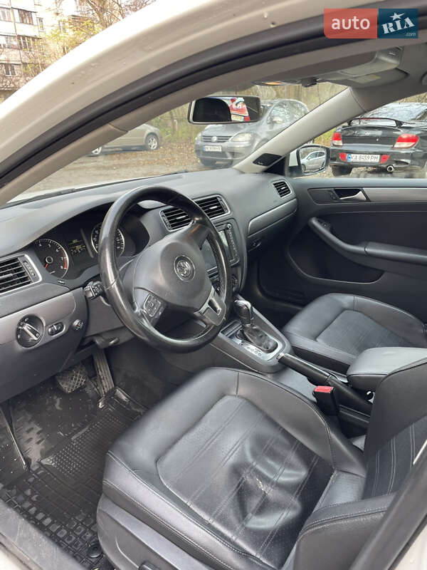 Седан Volkswagen Jetta 2012 в Києві