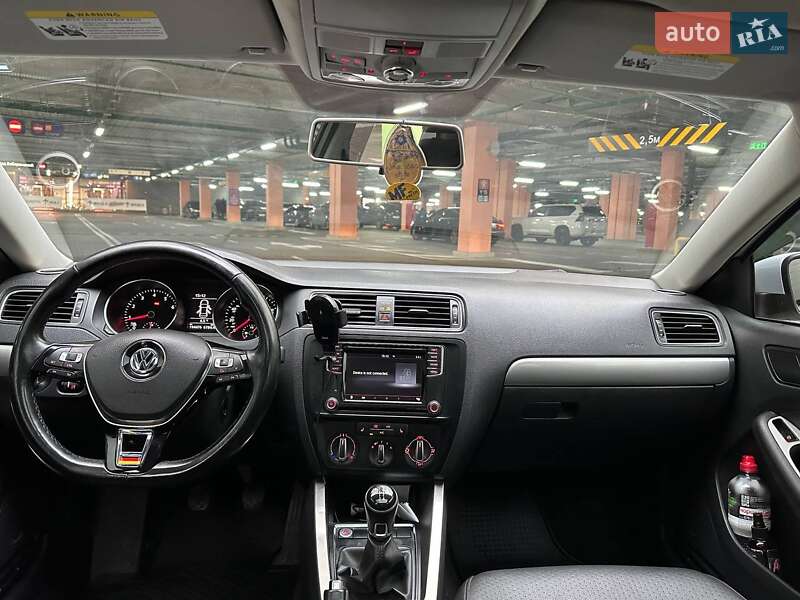Седан Volkswagen Jetta 2016 в Києві