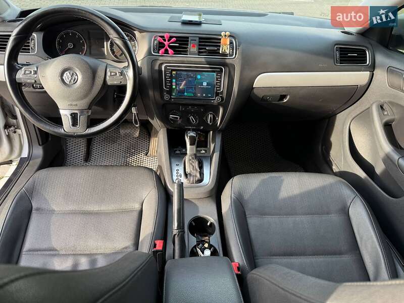 Седан Volkswagen Jetta 2011 в Киеве фото 16 Седан Volkswagen Jetta 2011 в Киеве