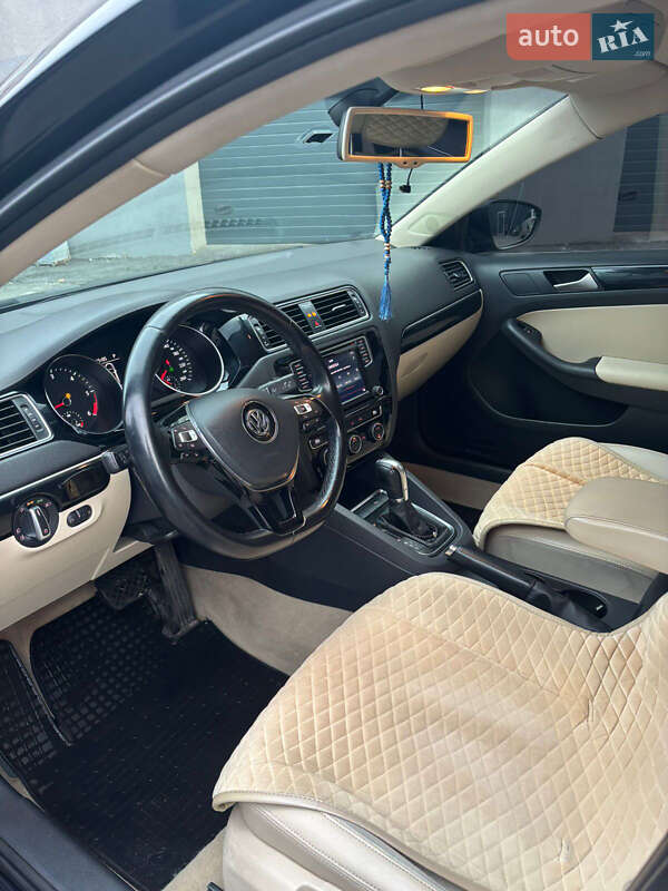 Седан Volkswagen Jetta 2016 в Києві
