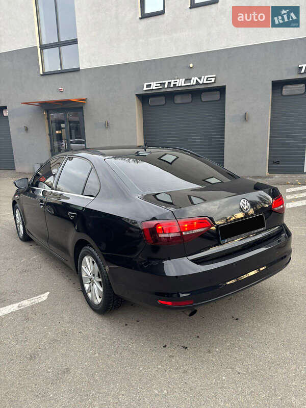 Седан Volkswagen Jetta 2016 в Києві