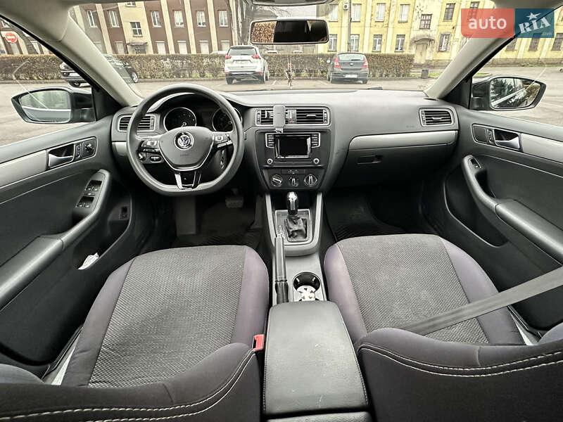 Седан Volkswagen Jetta 2017 в Дніпрі