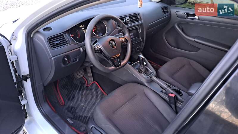 Седан Volkswagen Jetta 2016 в Запоріжжі