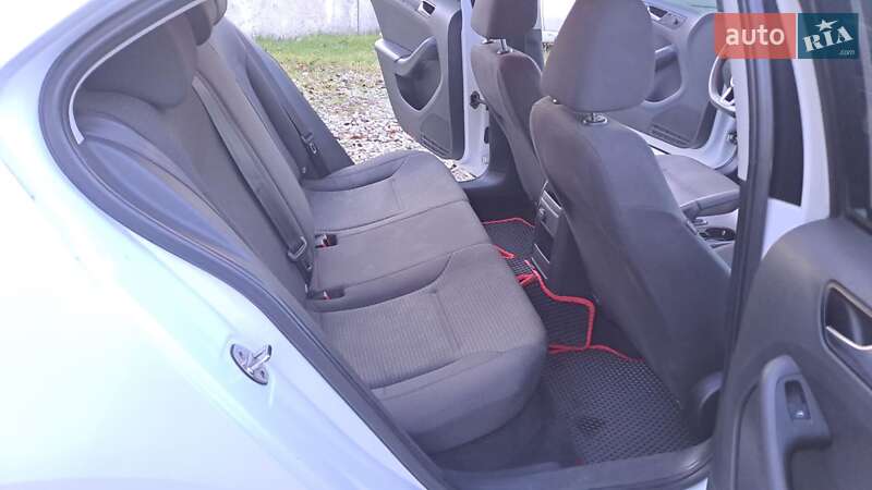 Седан Volkswagen Jetta 2016 в Запоріжжі