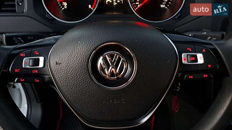 Седан Volkswagen Jetta 2016 в Запоріжжі