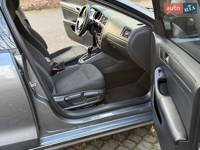 Седан Volkswagen Jetta 2015 в Львове фото 102 Седан Volkswagen Jetta 2015 в Львове