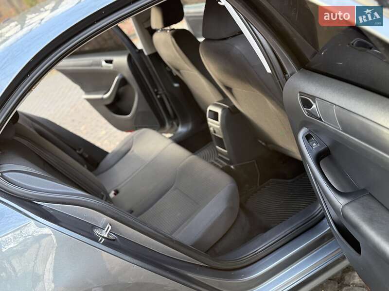 Седан Volkswagen Jetta 2015 в Львове фото 109 Седан Volkswagen Jetta 2015 в Львове