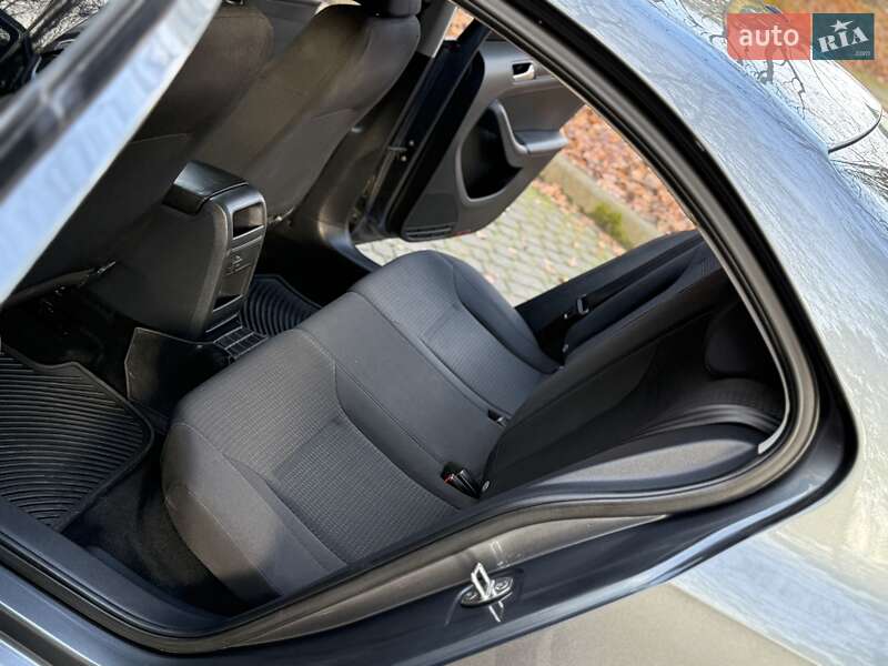 Седан Volkswagen Jetta 2015 в Львове фото 116 Седан Volkswagen Jetta 2015 в Львове