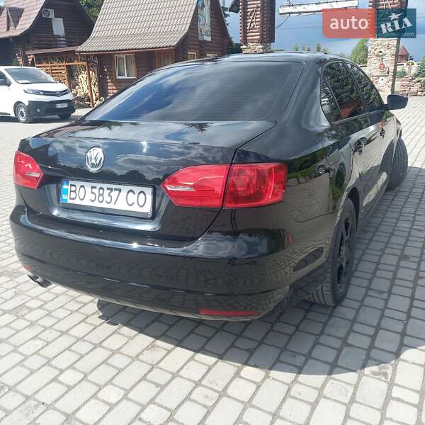 Седан Volkswagen Jetta 2012 в Борщеві