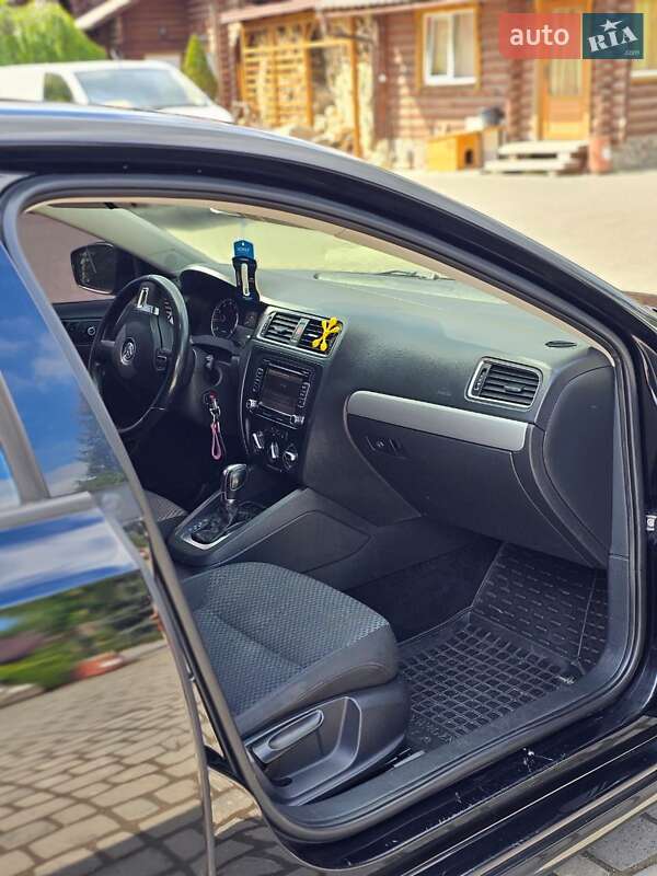 Седан Volkswagen Jetta 2012 в Борщеві