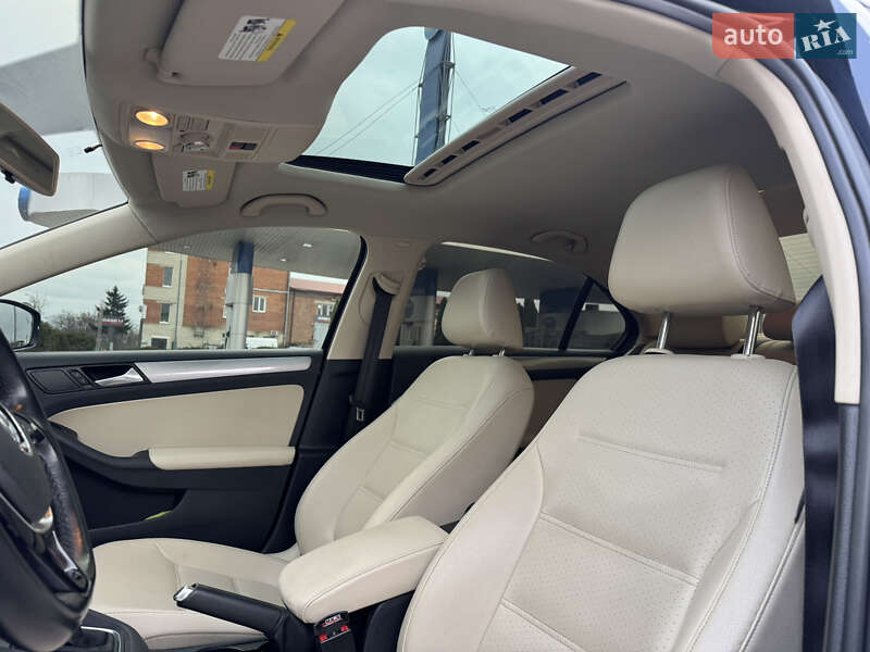 Седан Volkswagen Jetta 2016 в Сумах