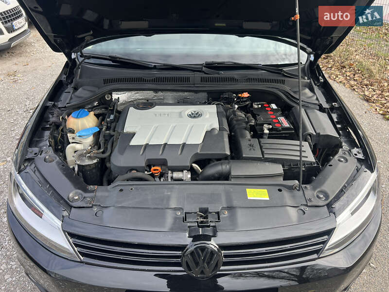 Седан Volkswagen Jetta 2012 в Днепре