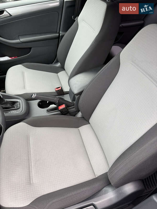 Седан Volkswagen Jetta 2016 в Киеве