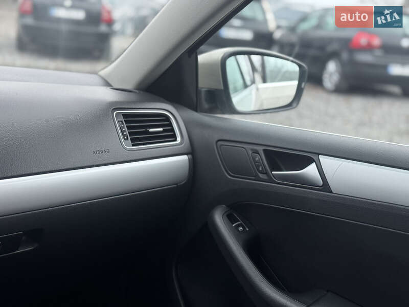 Седан Volkswagen Jetta 2012 в Хмельницькому фото 29 Седан Volkswagen Jetta 2012 в Хмельницькому