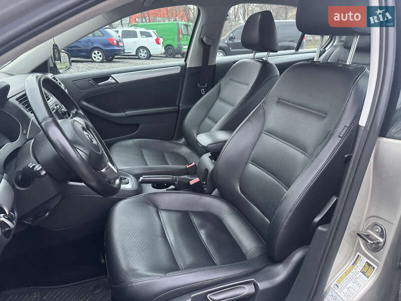 Седан Volkswagen Jetta 2012 в Хмельницькому фото 34 Седан Volkswagen Jetta 2012 в Хмельницькому