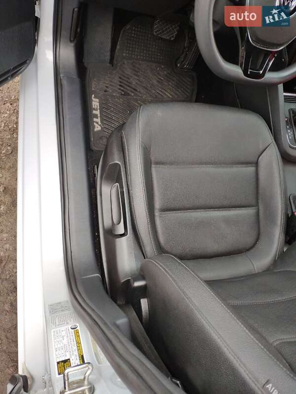 Седан Volkswagen Jetta 2017 в Зенькове