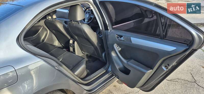 Седан Volkswagen Jetta 2014 в Запоріжжі