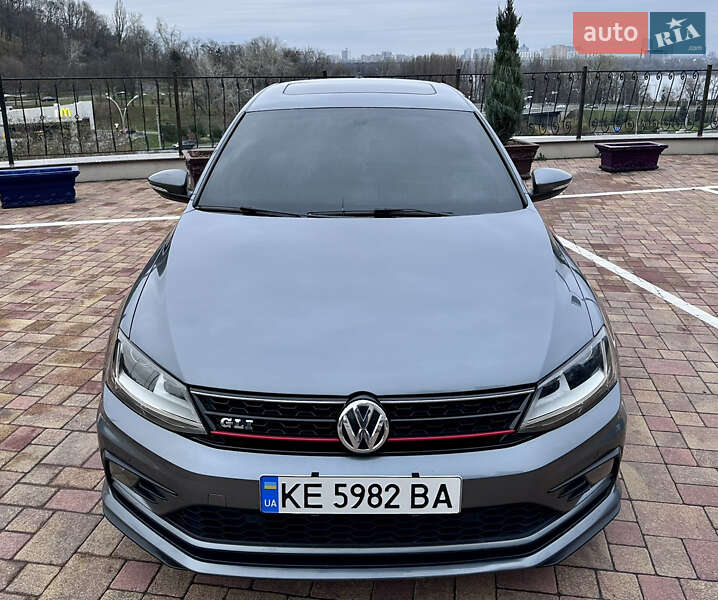Седан Volkswagen Jetta 2016 в Киеве