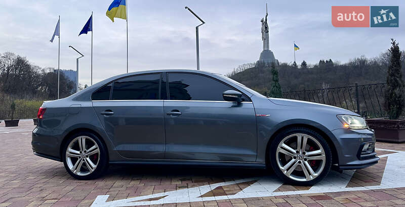 Седан Volkswagen Jetta 2016 в Киеве