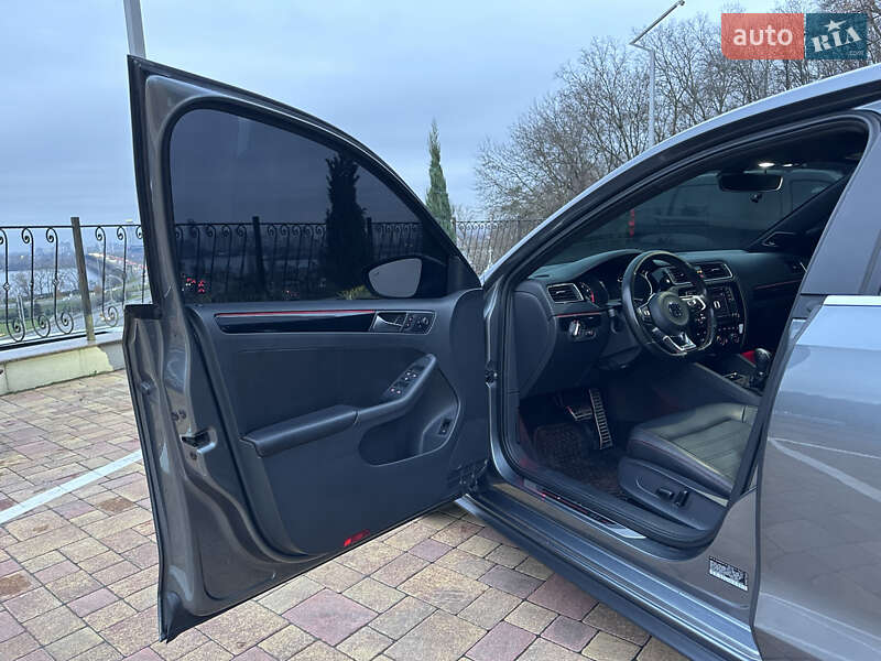 Седан Volkswagen Jetta 2016 в Киеве