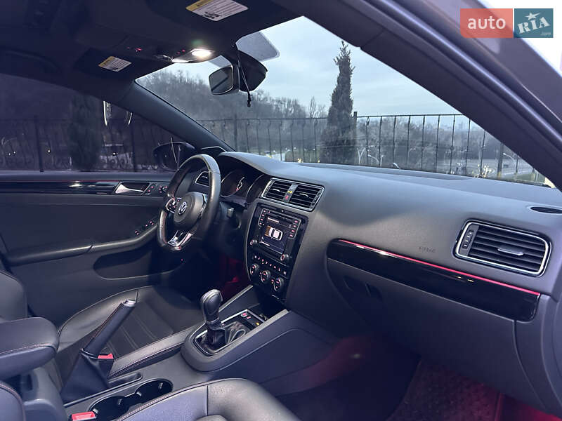 Седан Volkswagen Jetta 2016 в Киеве