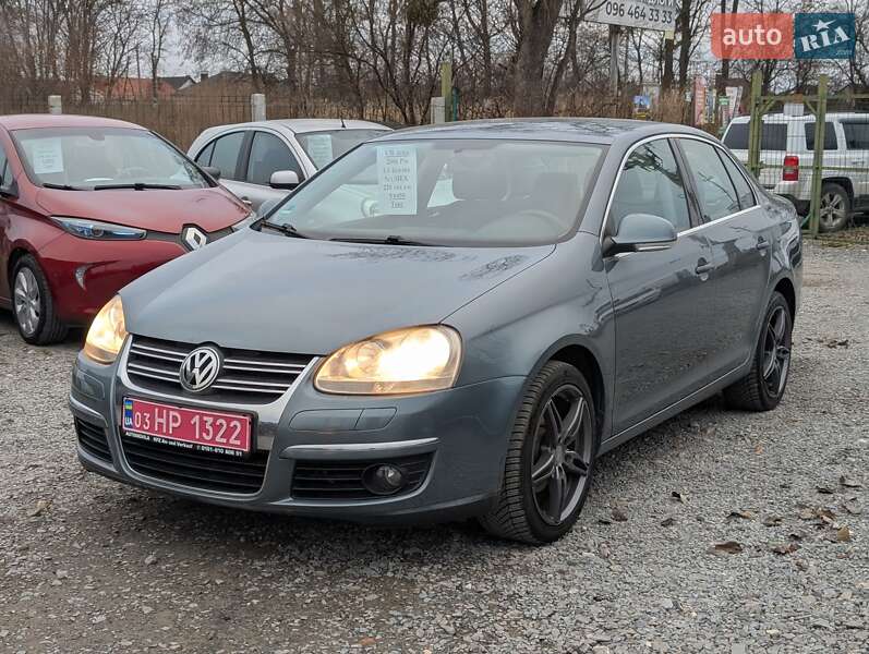 Седан Volkswagen Jetta 2006 в Ровно