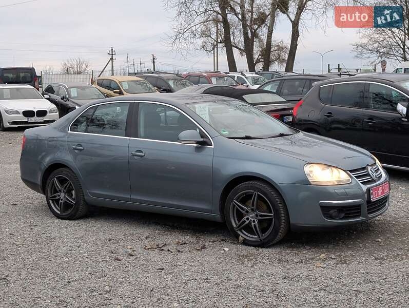 Седан Volkswagen Jetta 2006 в Ровно