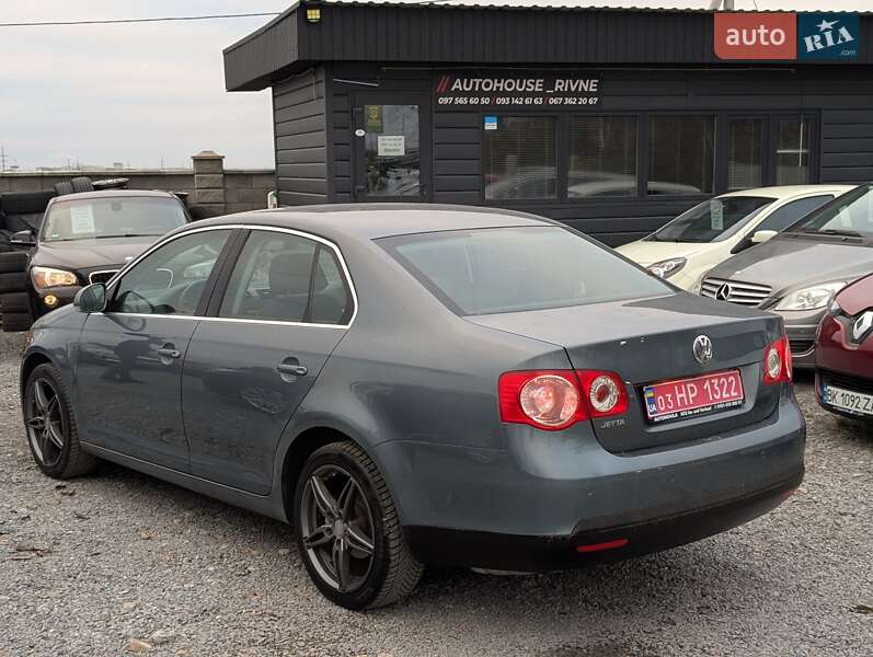 Седан Volkswagen Jetta 2006 в Ровно