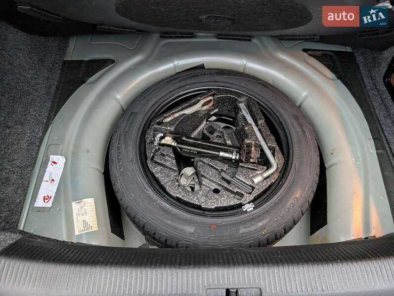 Седан Volkswagen Jetta 2006 в Ровно