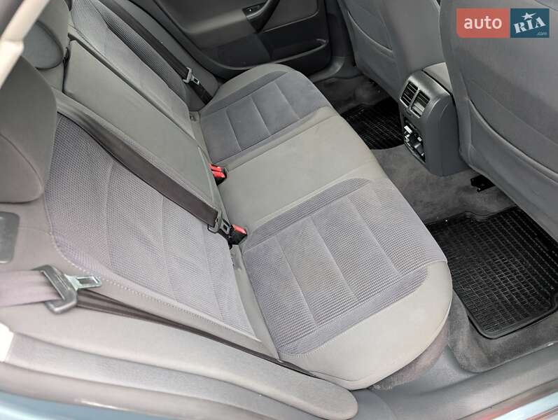 Седан Volkswagen Jetta 2006 в Ровно