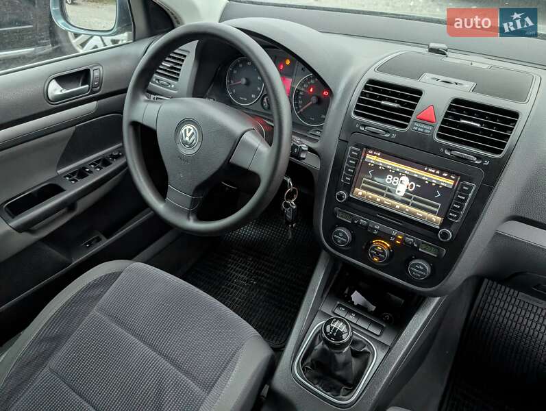 Седан Volkswagen Jetta 2006 в Ровно