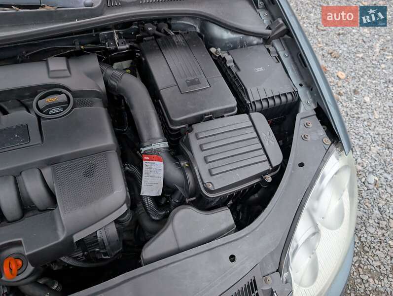 Седан Volkswagen Jetta 2006 в Ровно