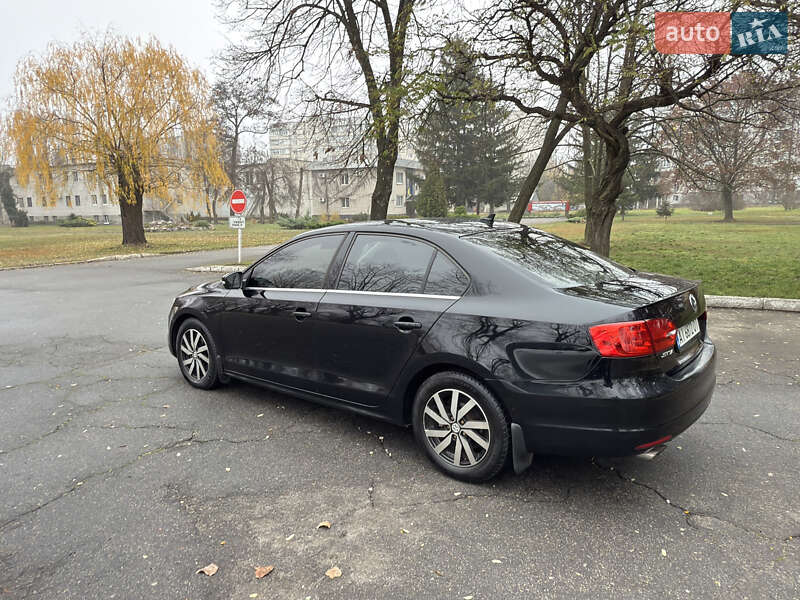 Седан Volkswagen Jetta 2013 в Кременчуці