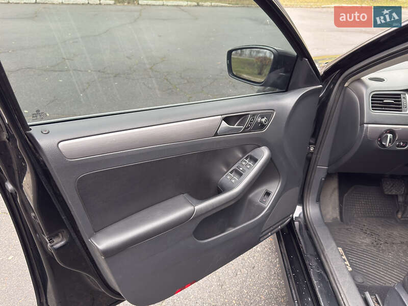 Седан Volkswagen Jetta 2013 в Кременчуці