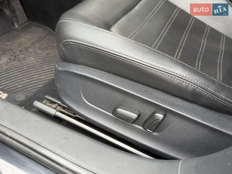 Седан Volkswagen Jetta 2013 в Кременчуці