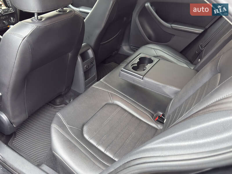 Седан Volkswagen Jetta 2013 в Кременчуці
