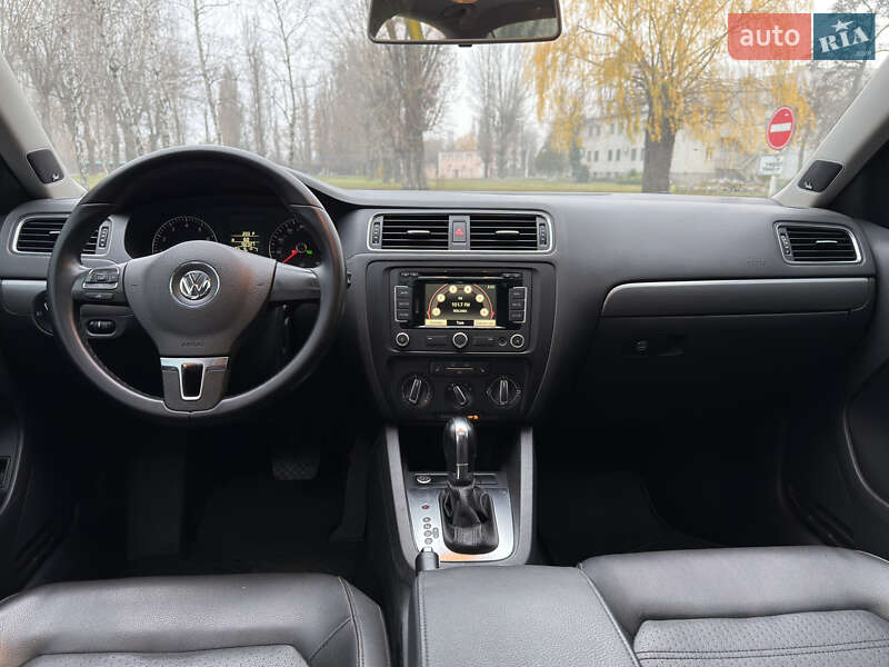 Седан Volkswagen Jetta 2013 в Кременчуці