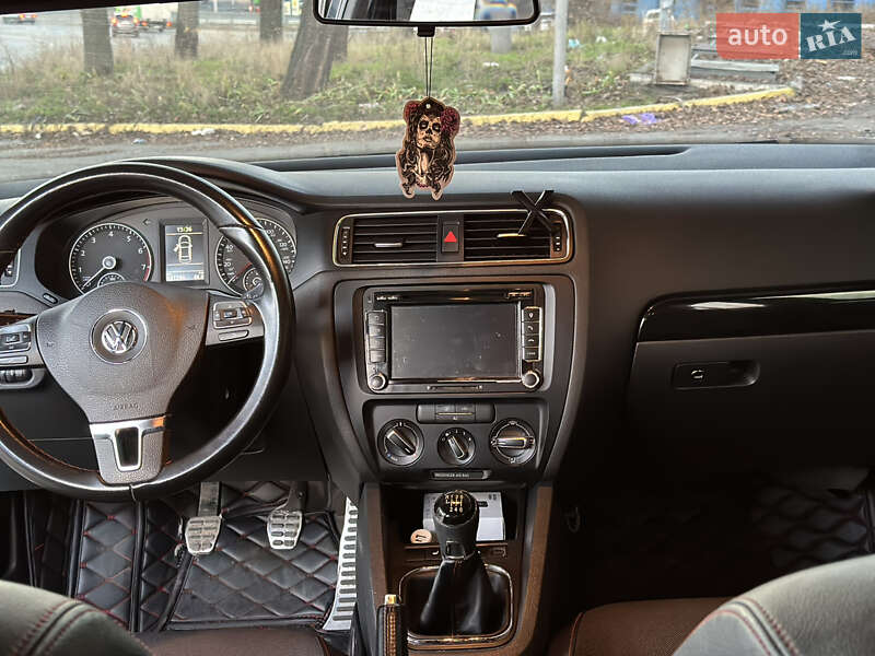 Седан Volkswagen Jetta 2011 в Днепре