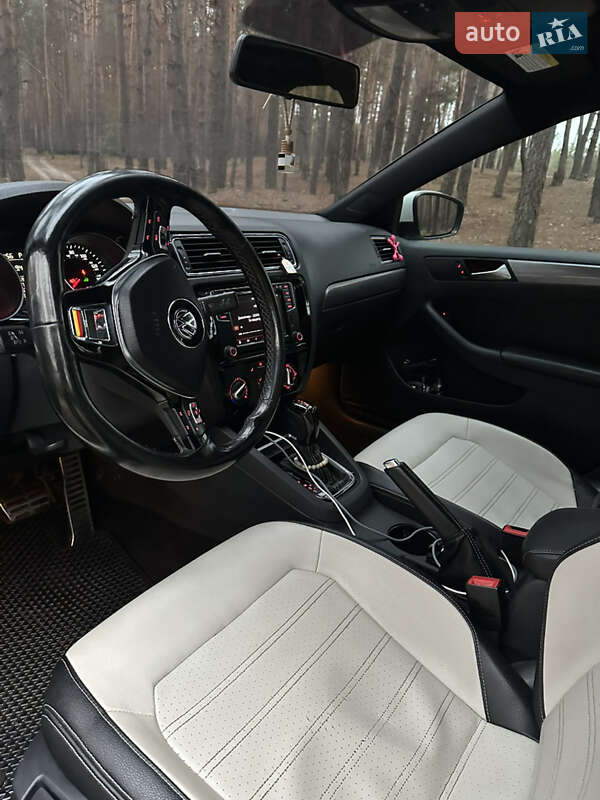 Седан Volkswagen Jetta 2016 в Полтаві