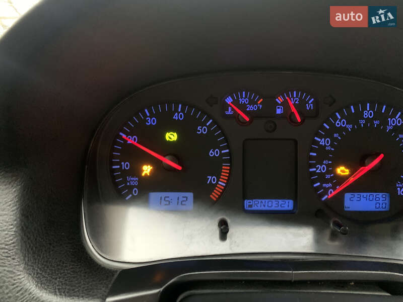 Седан Volkswagen Jetta 2003 в Хмельницком